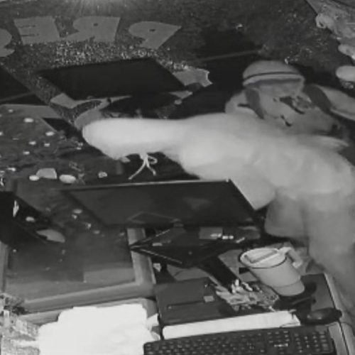 VÍDEO: Furto é registrado em loja no centro de Carambeí