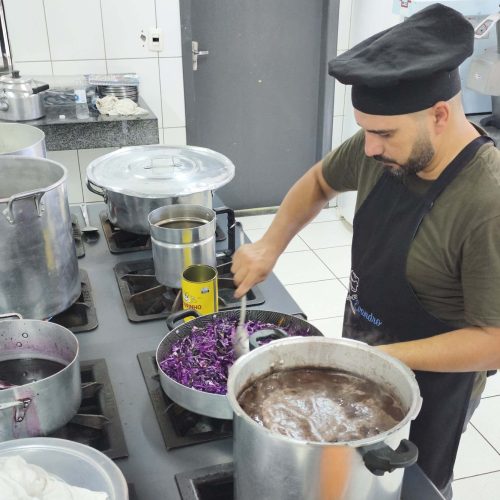 Merendeiro da rede estadual de ensino é finalista de concurso nacional de receitas