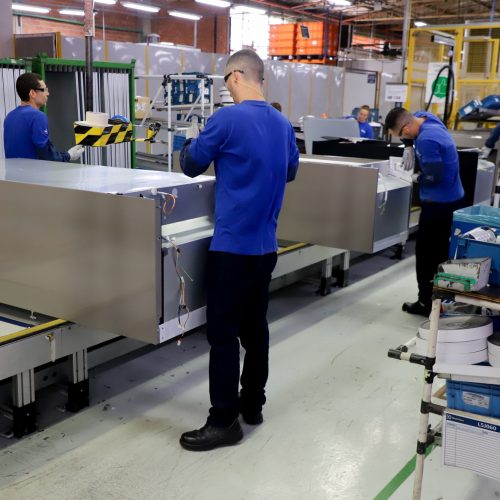 Com 24,8 mil vagas, Agências do Trabalhador auxiliam paranaenses a assinar a carteira