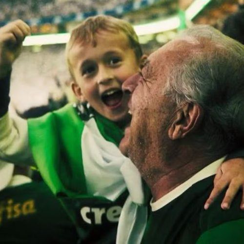 Palmeirenses de Carambeí viralizam com reação emocionante à virada histórica sobre a LDU