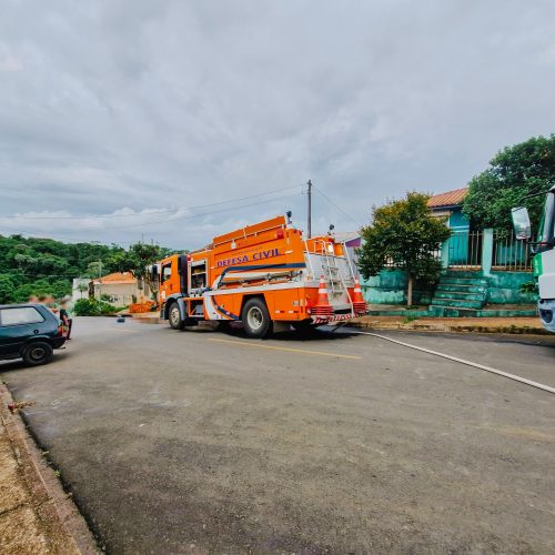 Incêndio destrói casa no Jardim Eldorado, em Carambeí