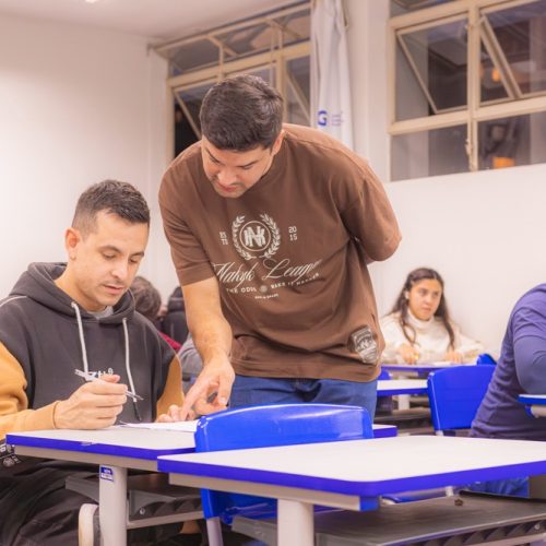 Migrantes de 14 nacionalidades aprendem português em projeto de extensão da UEPG