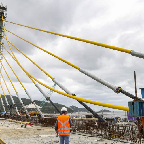 O beijo vem aí: Ponte de Guaratuba tem último estai instalado
