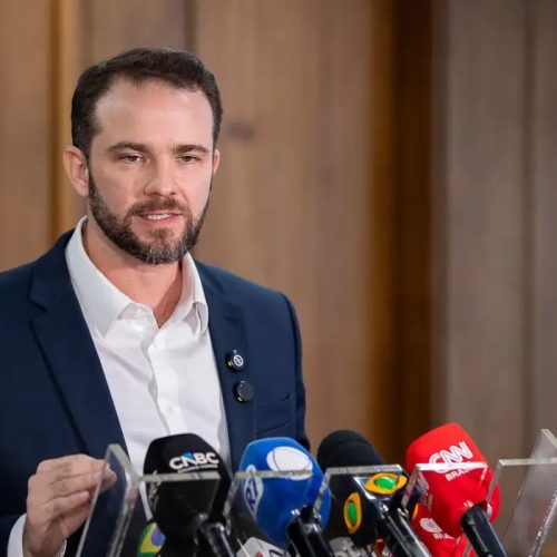 Salário mínimo deverá subir para R$ 1.741 em 2027, diz Durigan