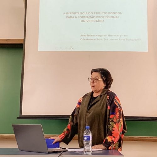 Aluna de 66 anos aprovada no TCC na UEPG viraliza nas redes e vira hit nos Campos Gerais