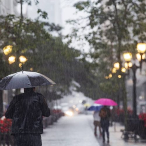 Alerta de tempestade e ventos de 100 km/h atinge todo o Paraná