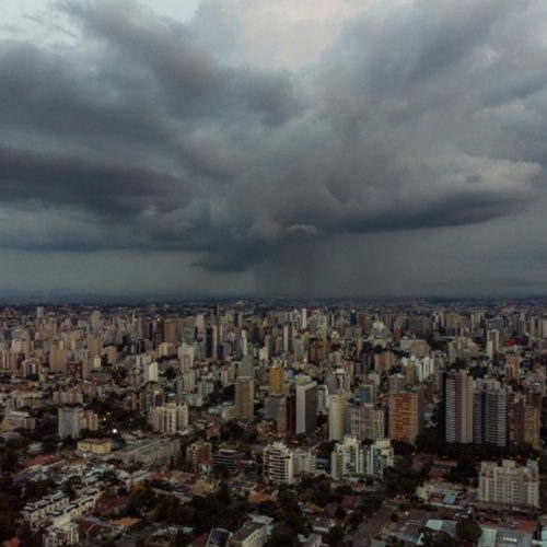 Chuva e frente fria devem marcar início de setembro no Paraná
