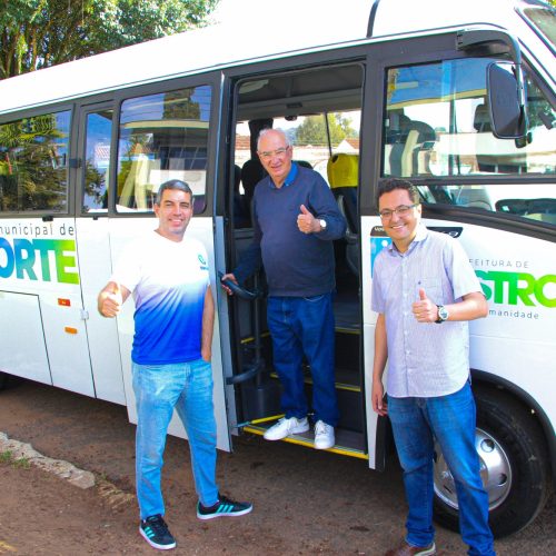 Prefeitura de Castro entrega cinco novos veículos para reforçar serviços de Saúde, Assistência Social e Esporte