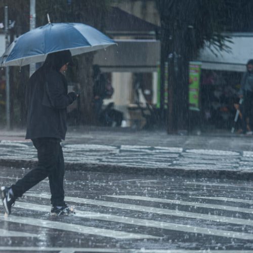 Final de semana em parte do Paraná será de chuva e ventos fortes, prevê Simepar