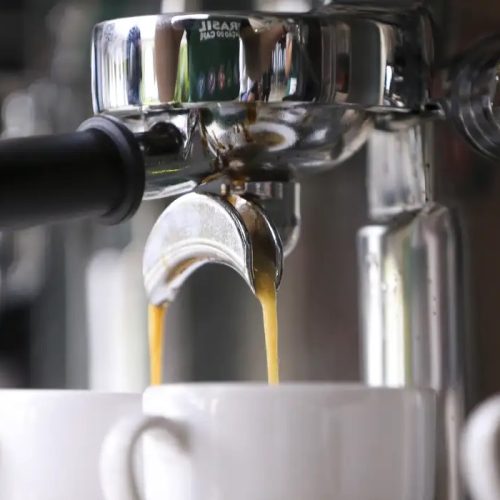 Estudo diz que beber café reduz risco de arritmia cardíaca