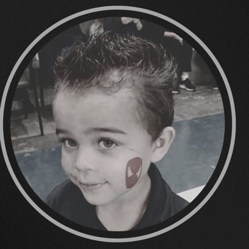 Criança de 4 anos morre após motorista sem CNH capotar carro