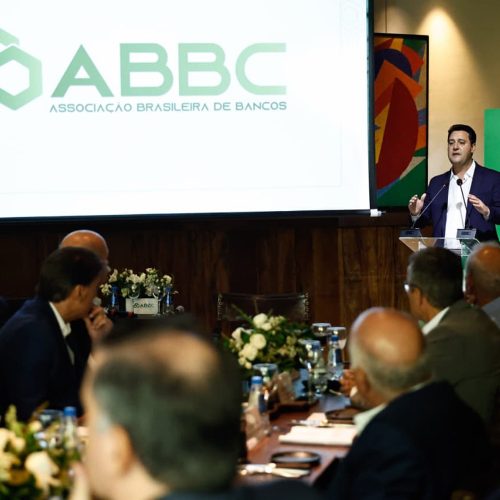 Ratinho Junior apresenta Paraná a empresários em evento da Associação Brasileira de Bancos