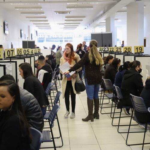 Agências do Trabalhador do Paraná iniciam o mês de maio com 12,6 mil vagas