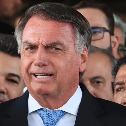Defesa de Bolsonaro diz que foi surpreendida com prisão domiciliar