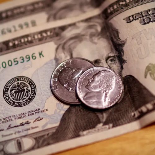 Dólar alcança R$ 5,50 e bolsa cai 2,1% após decisão de Dino