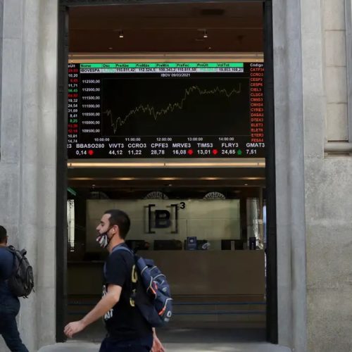 Bolsa sobe 1,3% e atinge maior nível em quase quatro meses
