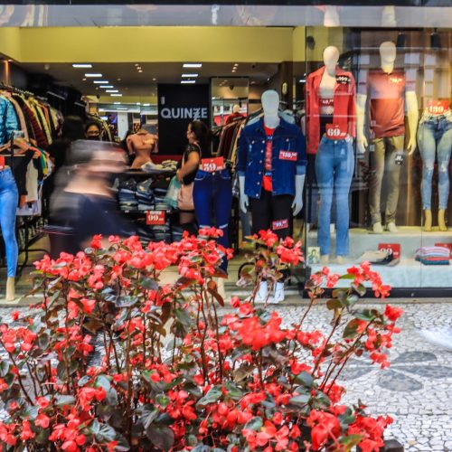 Paraná alcança menor tempo de abertura de empresas da história em julho: 7 horas