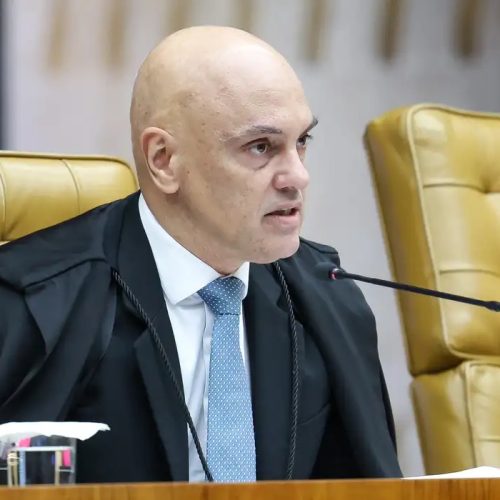 Moraes encaminha a Fachin pedido de investigação contra Mendonça