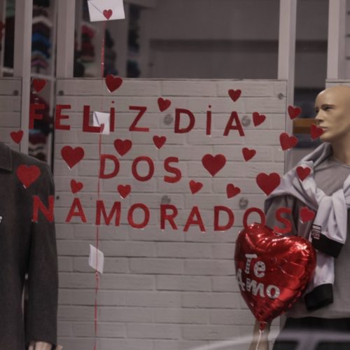 Dia dos Namorados: Procon-PR orienta consumidores sobre compras e trocas de presentes