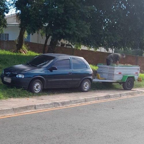 Morador é flagrado descartando lixo em terreno baldio em Carambeí