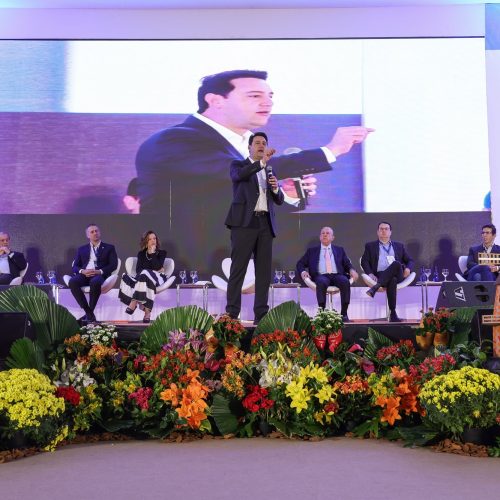 Ratinho Junior compartilha projetos de sucesso da educação no Conexidades