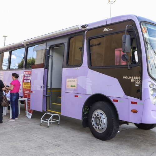 Ônibus Lilás leva serviços e orientações para mulheres no Catanduvas em Carambeí