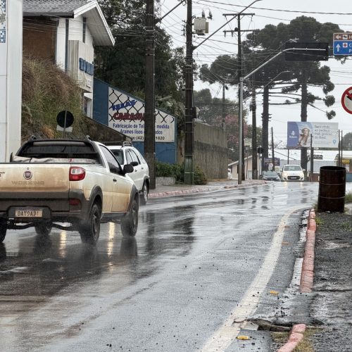 Sexta-feira de chuva: alerta laranja coloca 206 cidades do Paraná em atenção
