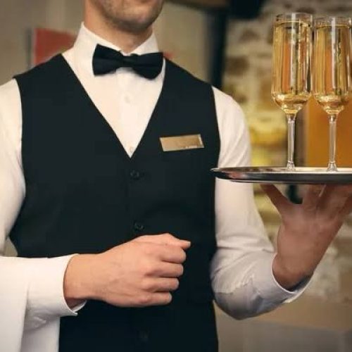 Carambeí abre vagas para curso gratuito de Garçom com certificação do Senac