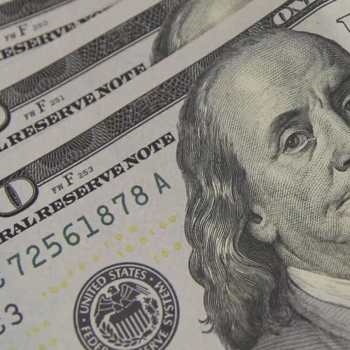 Dólar cai a R$ 5,08 e atinge menor valor em um mês