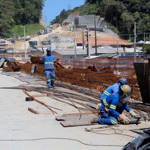 Paraná inicia semana com 23,7 mil vagas de emprego