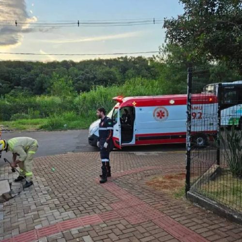 Homem entra em bueiro para resgatar Iphone 15 e se perde no esgoto