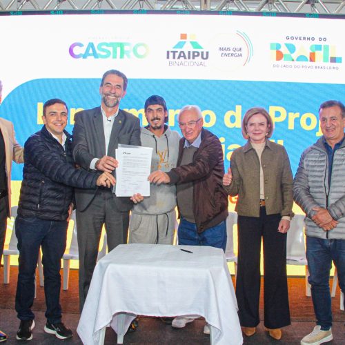 &nbsp;Castro avança na habitação e anuncia construção de 160 casas populares