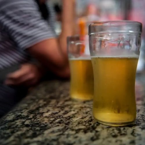 Álcool e cigarro podem causar cegueira, alertam especialistas