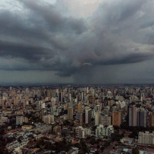 Nove estados entram em alerta de tempestade nesta segunda (14)