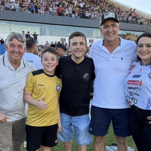 &nbsp;Prefeitos dos Campos Gerais participam de amistoso solidário no ‘Golaço de Páscoa’&nbsp;