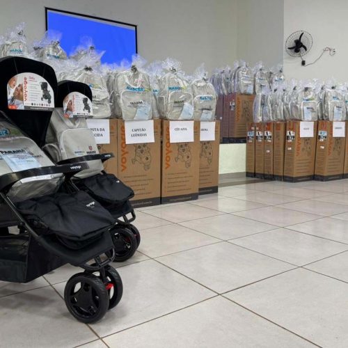 Estado entrega mais 607 kits para bebês; 2,2 mil famílias já foram contempladas