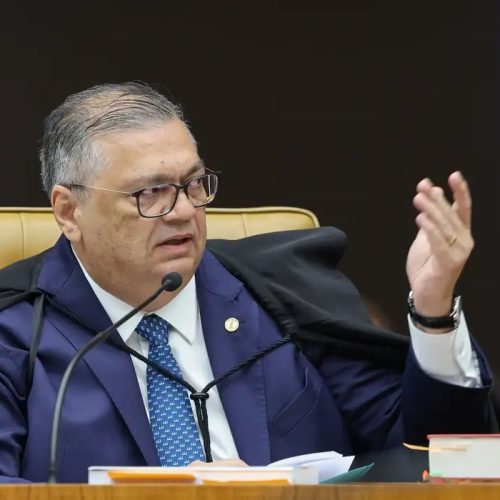 Dino e Zanin votam para julgar Moraes e Mendonça na mesma sessão