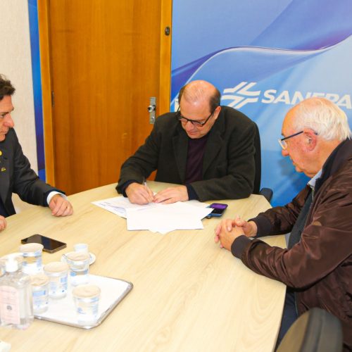 Prefeitura de Castro e Sanepar firmam parceria para ampliar acesso à água tratada