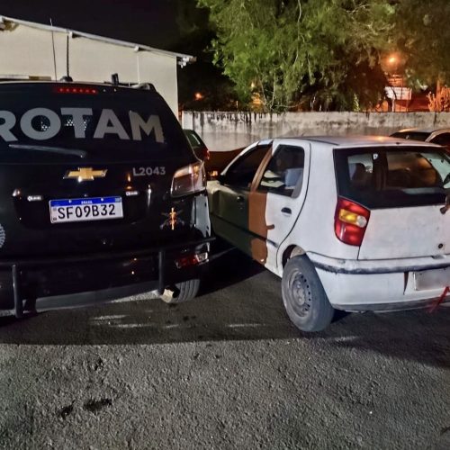 PM recupera carro furtado em Carambeí e apreende drogas durante abordagem&nbsp;