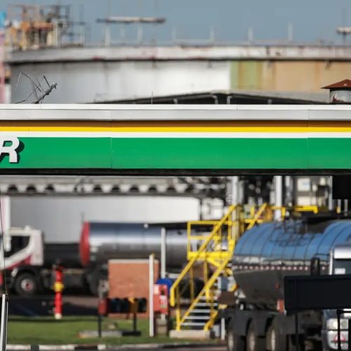 Petrobras aumenta diesel, mas subsídio mantém valor final; entenda