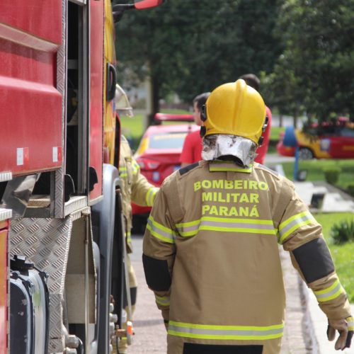 Riscos de incêndios, corte de energia e acidentes de trânsito: soltar balão é crime no Brasil