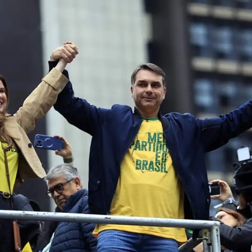 Flávio Bolsonaro propõe enxugar Estado e endurecer ações de segurança