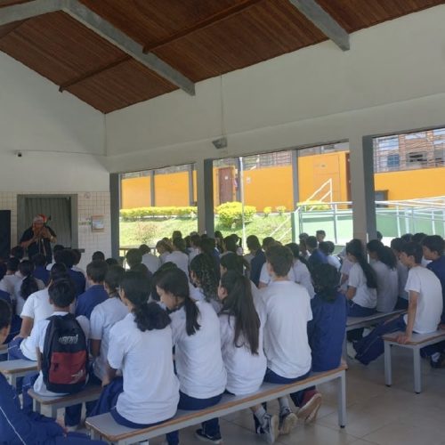 Alunos de Carambeí  aprendem a&nbsp;confeccionar flautas tradicionais andinas