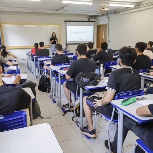 Diminui o número de jovens que não trabalham nem estudam no Paraná, aponta IBGE