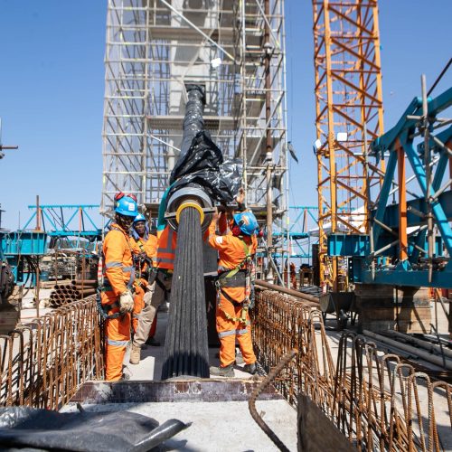 Começa a instalação dos cabos de aço no trecho estaiado da Ponte de Guaratuba