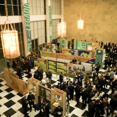 Museu Oscar Niemeyer recebe exposição ‘Cooperativismo: história, legado e futuro’, da Frísia e Sistema Ocepar