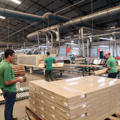 Agências do Trabalhador do Paraná têm 22,9 mil vagas com carteira assinada