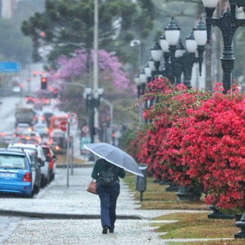 Primeiro dia da primavera terá frio e risco de tempestades no Paraná