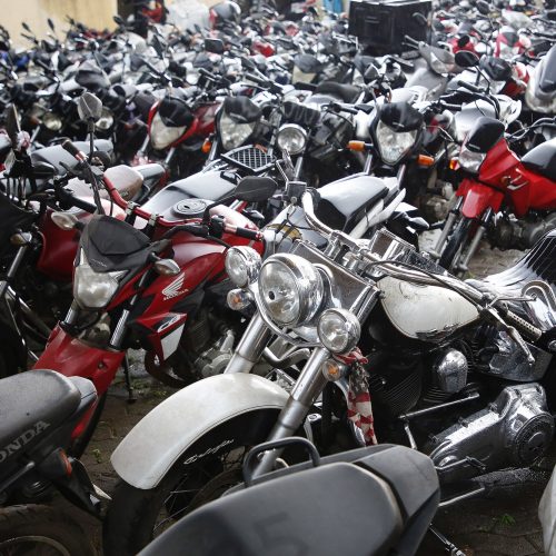 Harley a partir de R$ 13 mil: Detran-PR vai leiloar 148 veículos e materiais ferrosos