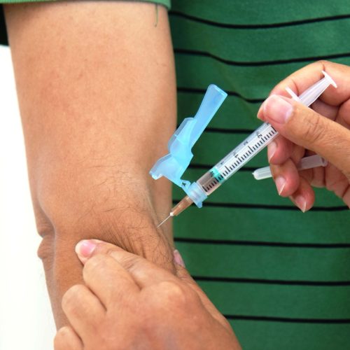 Saúde reforça vacinação contra sarampo para jovens de 20 a 29 anos e reforça busca ativa